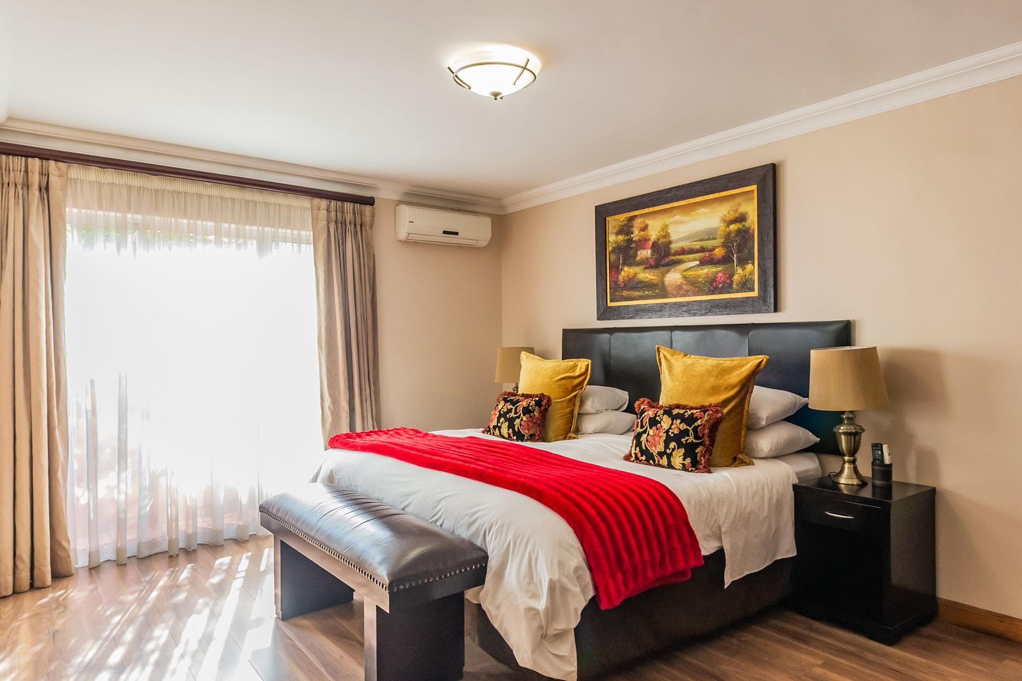 Sunward Park Guest House & Conference Center Боксбурґ Екстер'єр фото