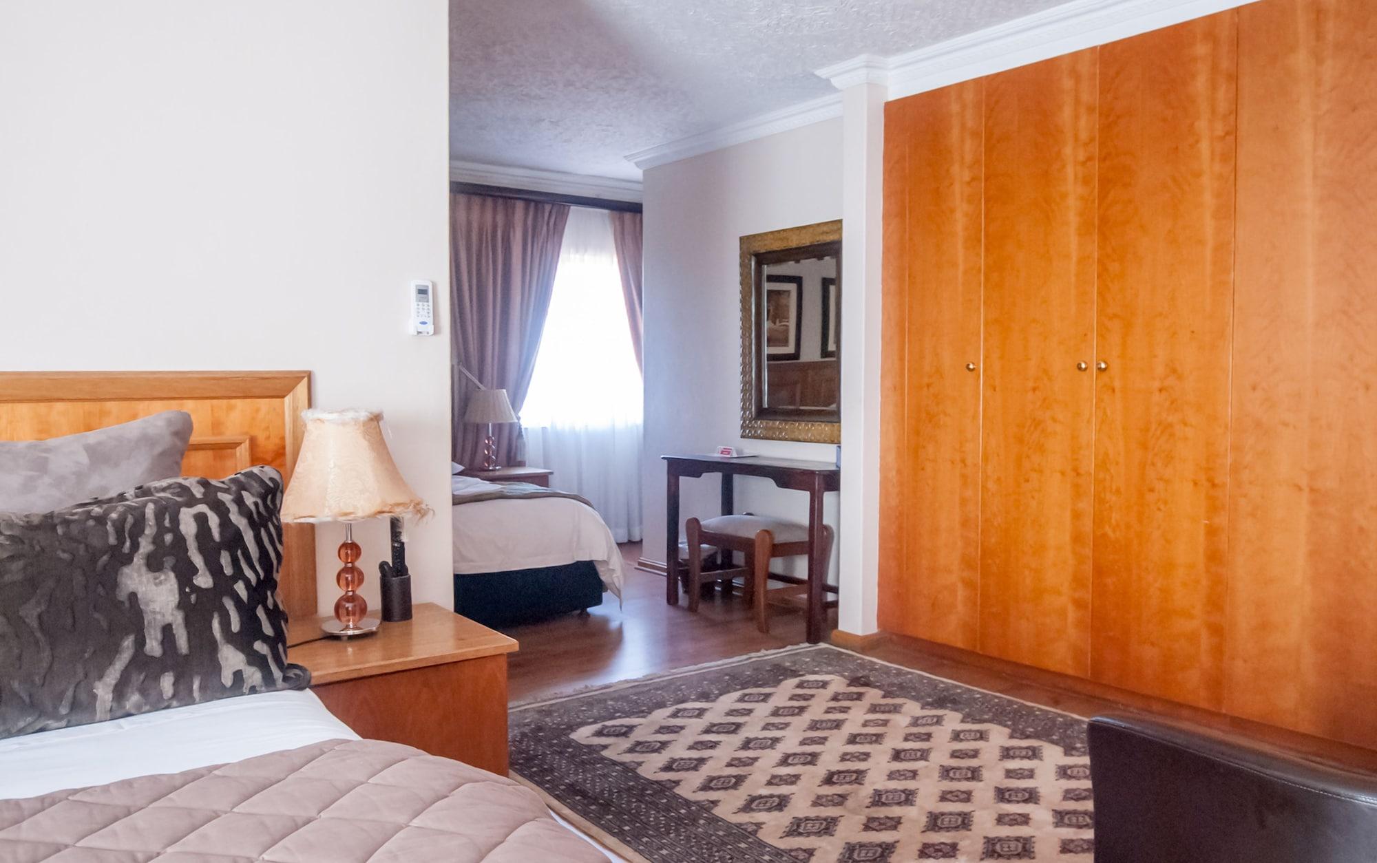 Sunward Park Guest House & Conference Center Боксбурґ Екстер'єр фото